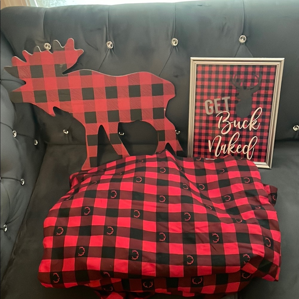 Red and Black Plaid Moose Decor Set